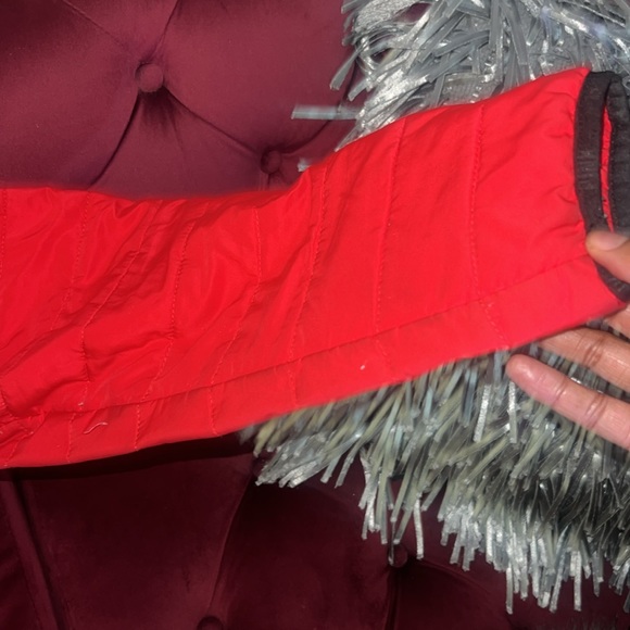 I’m selling a pullover jacket it’s. Been worn before it’s a real cute hoodie - Picture 4 of 6